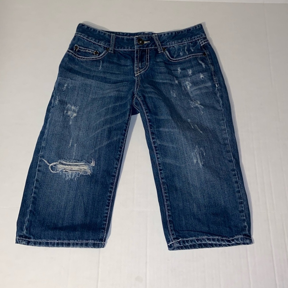 BKE Hannah Women’s Size 27 Distressed Denim Capri Blue Jeans